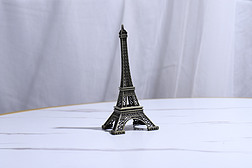 實(shí)物拍攝下的鋼管塔 工業(yè)美學(xué)的現(xiàn)代詮釋